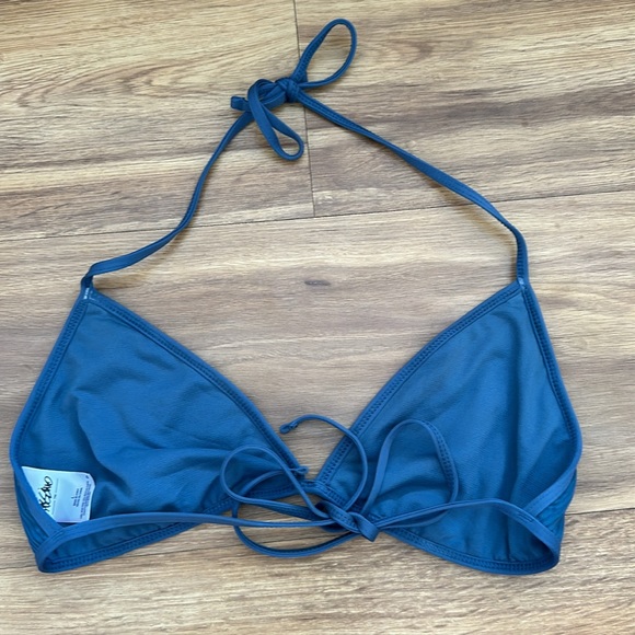 Bikini - Picture 3 of 3